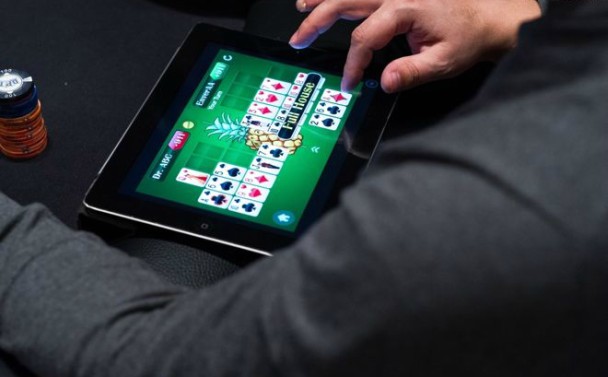 How Realistic is it to Make Your Living With Online Poker?