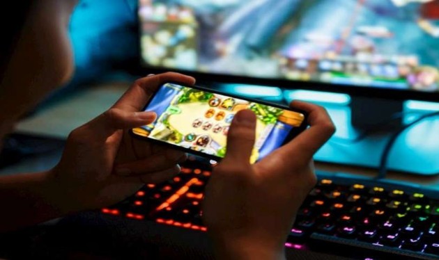 Positive and Negative Effects of Online Games on Students & Teenagers